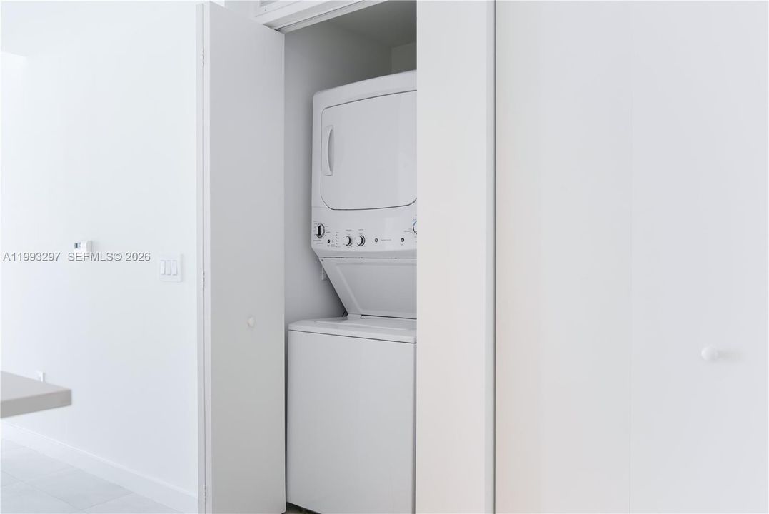 En Venta: $895,000 (2 camas, 3 baños, 1193 Pies cuadrados)
