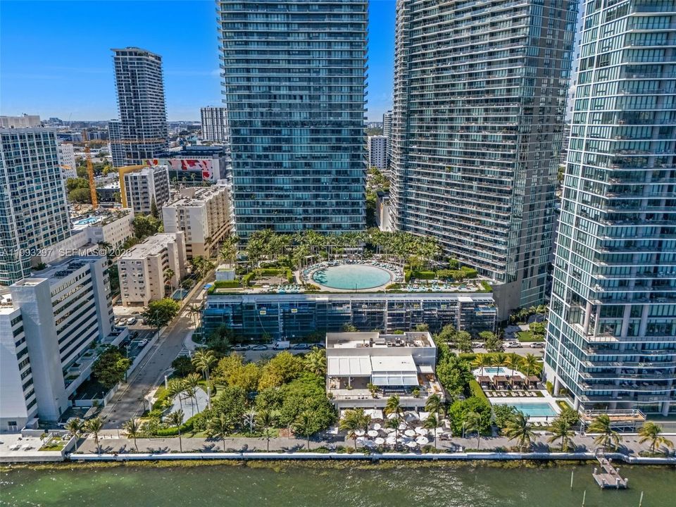 En Venta: $895,000 (2 camas, 3 baños, 1193 Pies cuadrados)