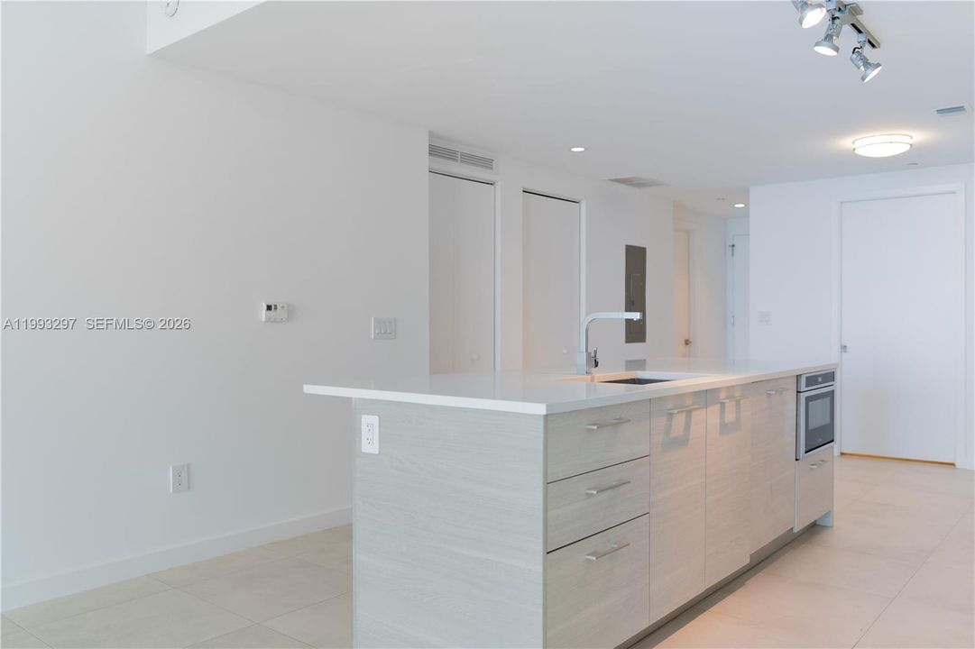 En Venta: $895,000 (2 camas, 3 baños, 1193 Pies cuadrados)