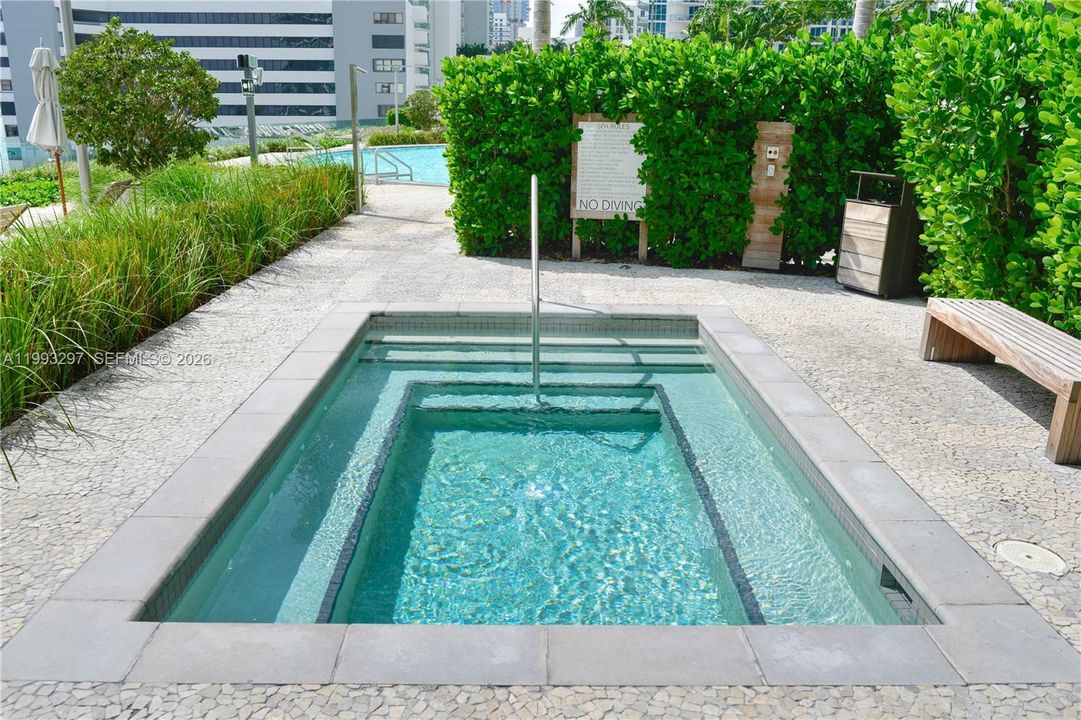 En Venta: $895,000 (2 camas, 3 baños, 1193 Pies cuadrados)