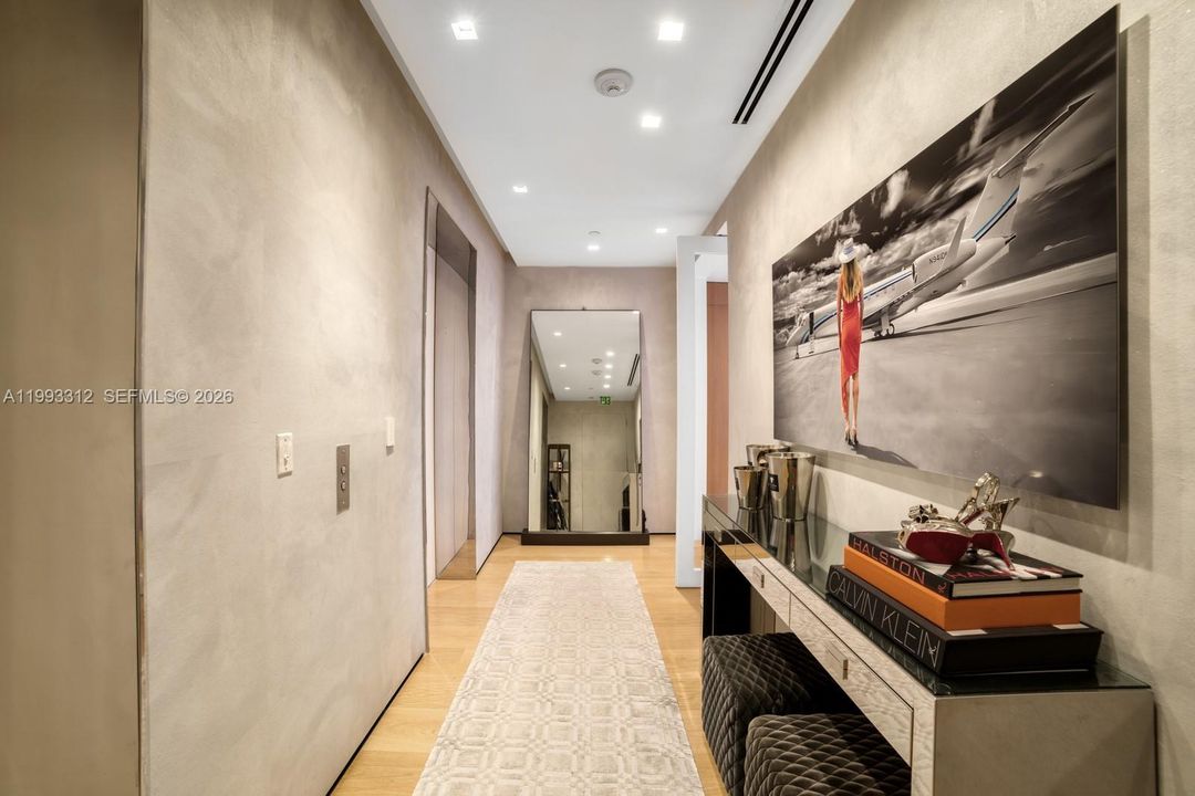 PRIVATE ELEVATOR FOYER