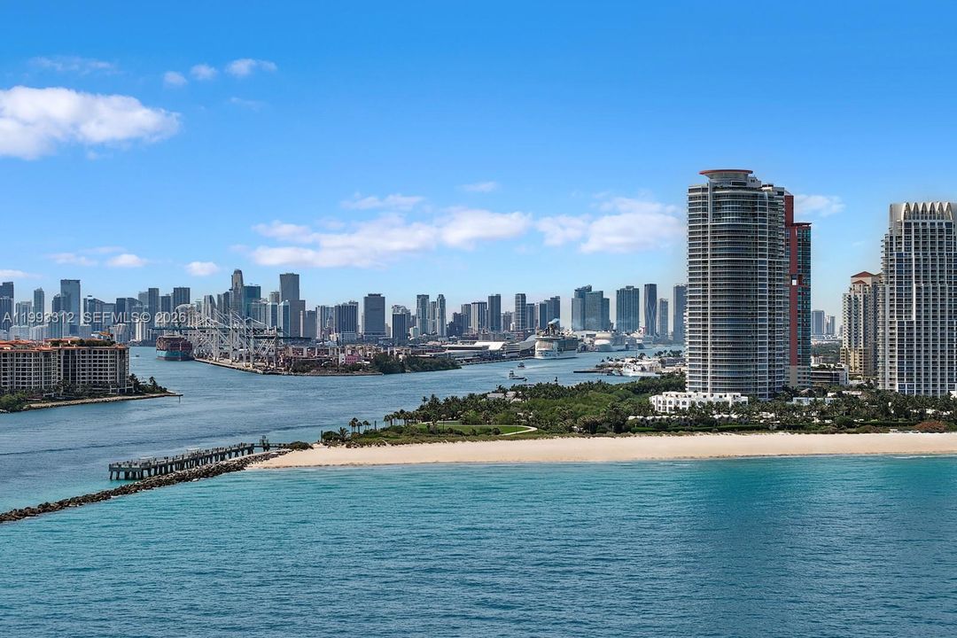 На продажу: $22,000,000 (5 спален, 5 ванн, 4378 Квадратных фут)