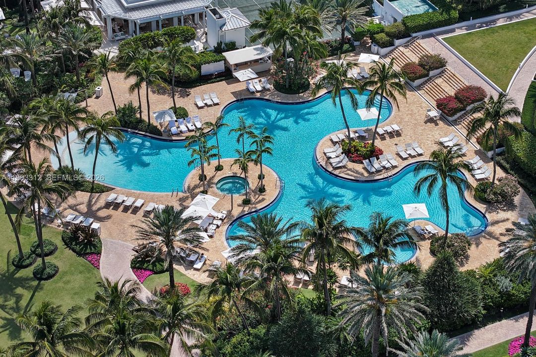 На продажу: $22,000,000 (5 спален, 5 ванн, 4378 Квадратных фут)