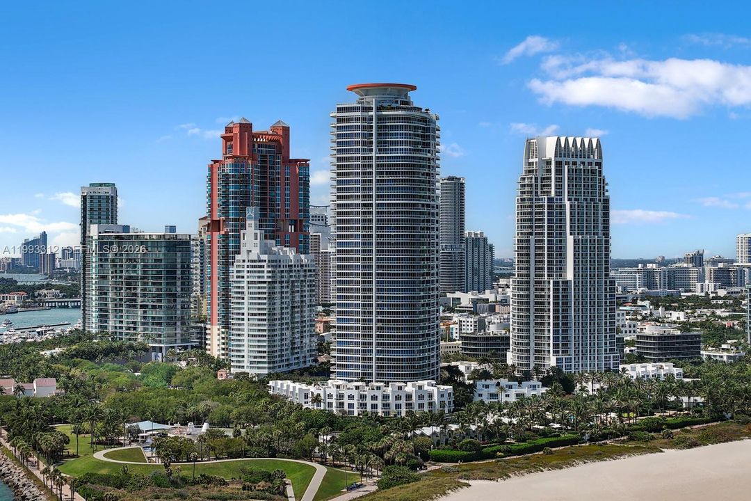 На продажу: $22,000,000 (5 спален, 5 ванн, 4378 Квадратных фут)