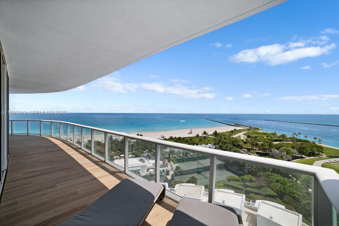 На продажу: $22,000,000 (5 спален, 5 ванн, 4378 Квадратных фут)