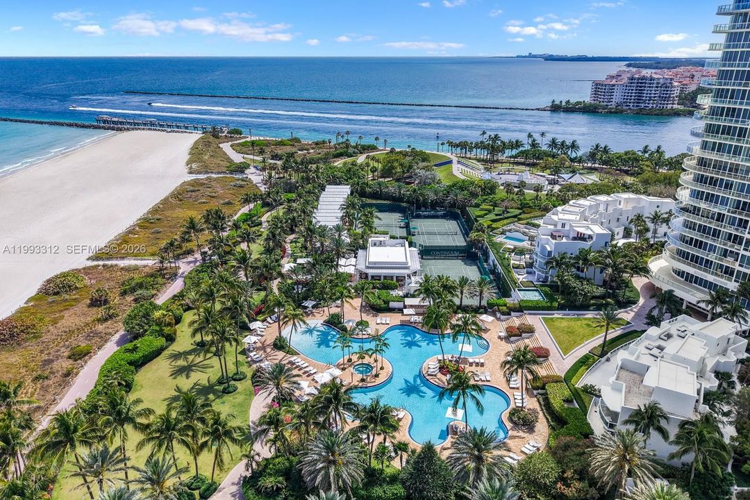 На продажу: $22,000,000 (5 спален, 5 ванн, 4378 Квадратных фут)