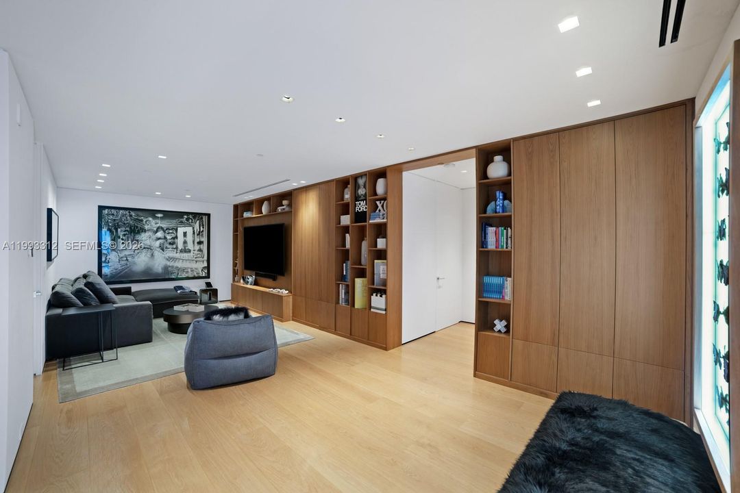 На продажу: $22,000,000 (5 спален, 5 ванн, 4378 Квадратных фут)