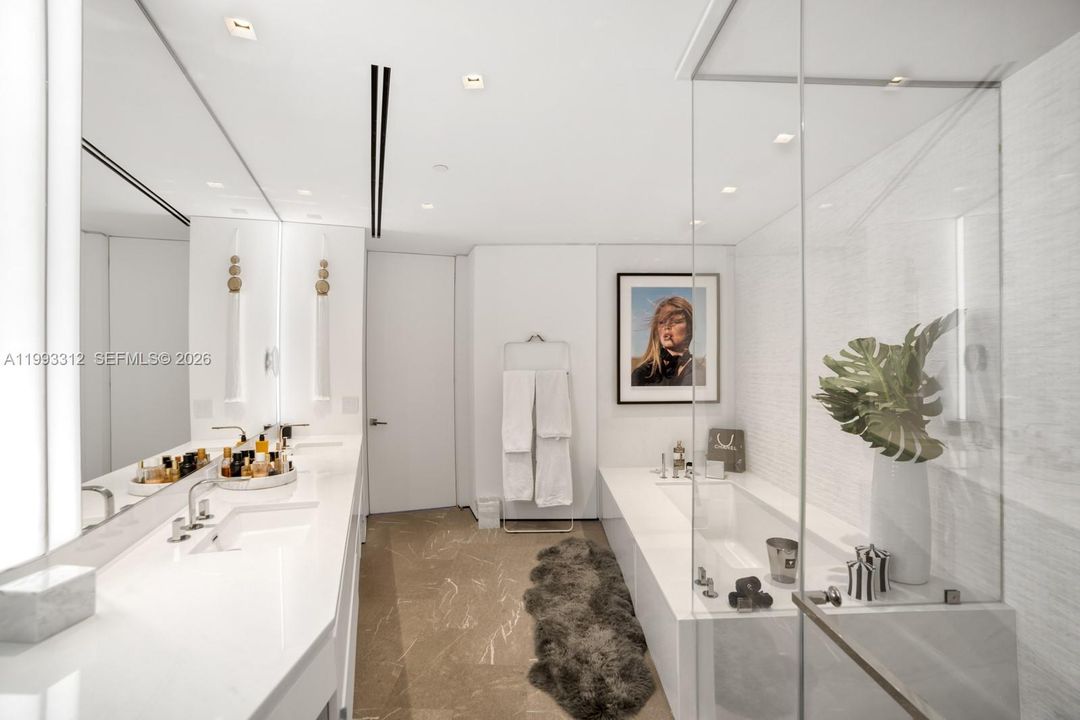 На продажу: $22,000,000 (5 спален, 5 ванн, 4378 Квадратных фут)