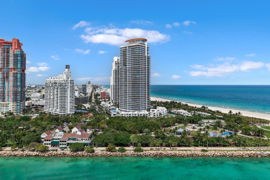 На продажу: $22,000,000 (5 спален, 5 ванн, 4378 Квадратных фут)