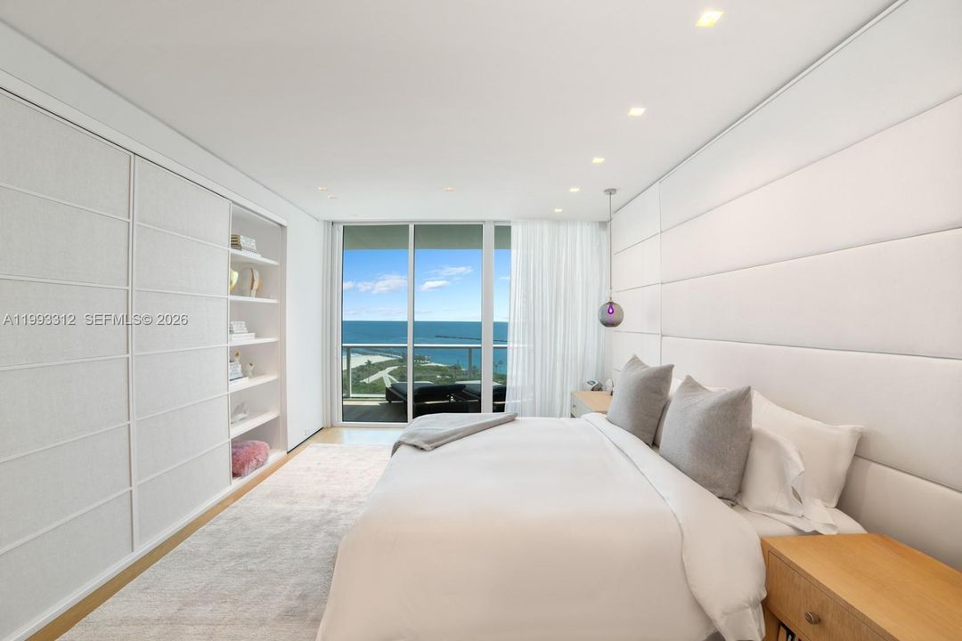 На продажу: $22,000,000 (5 спален, 5 ванн, 4378 Квадратных фут)