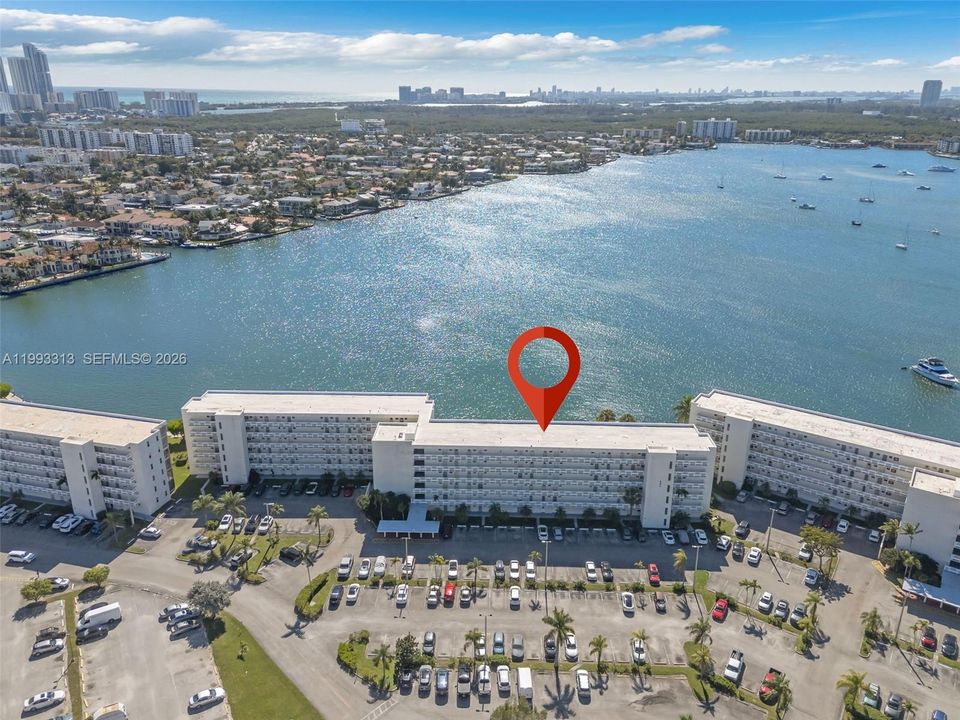 For Sale: $179,000 (1 beds, 1 baths, 768 Square Feet)