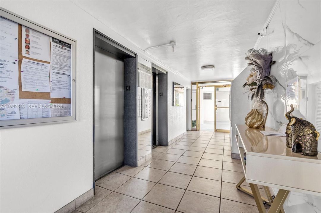 For Sale: $179,000 (1 beds, 1 baths, 768 Square Feet)