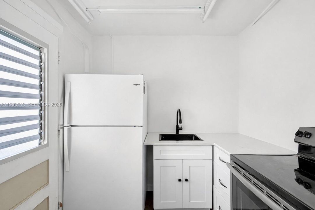 For Sale: $179,000 (1 beds, 1 baths, 768 Square Feet)