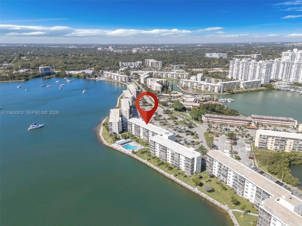For Sale: $179,000 (1 beds, 1 baths, 768 Square Feet)