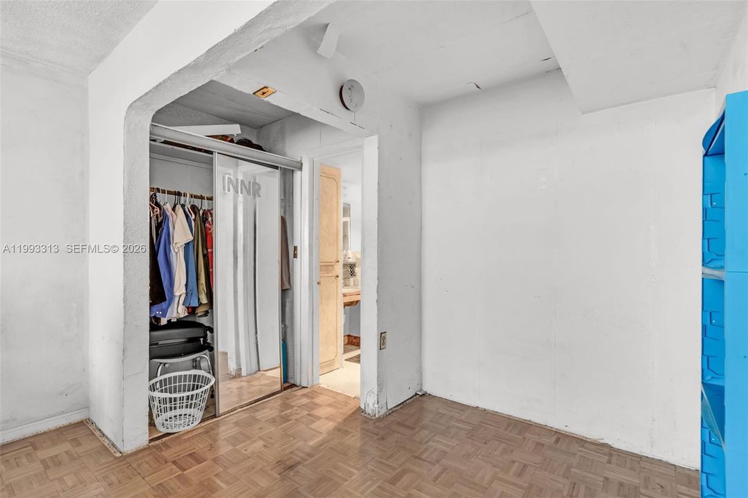 For Sale: $179,000 (1 beds, 1 baths, 768 Square Feet)