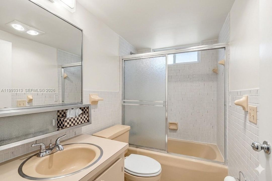 For Sale: $179,000 (1 beds, 1 baths, 768 Square Feet)