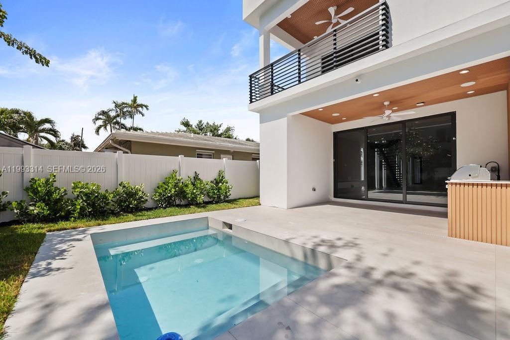 For Sale: $1,725,000 (3 beds, 3 baths, 2623 Square Feet)