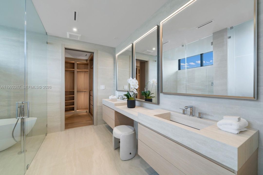 For Sale: $5,395,000 (5 beds, 5 baths, 3736 Square Feet)