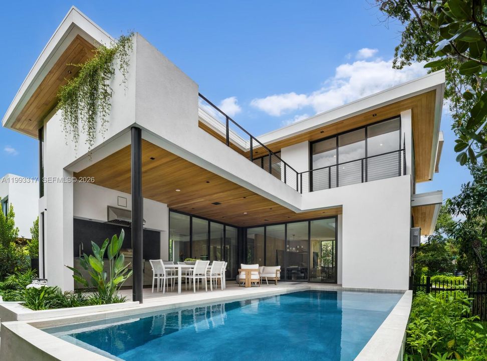 For Sale: $5,395,000 (5 beds, 5 baths, 3736 Square Feet)