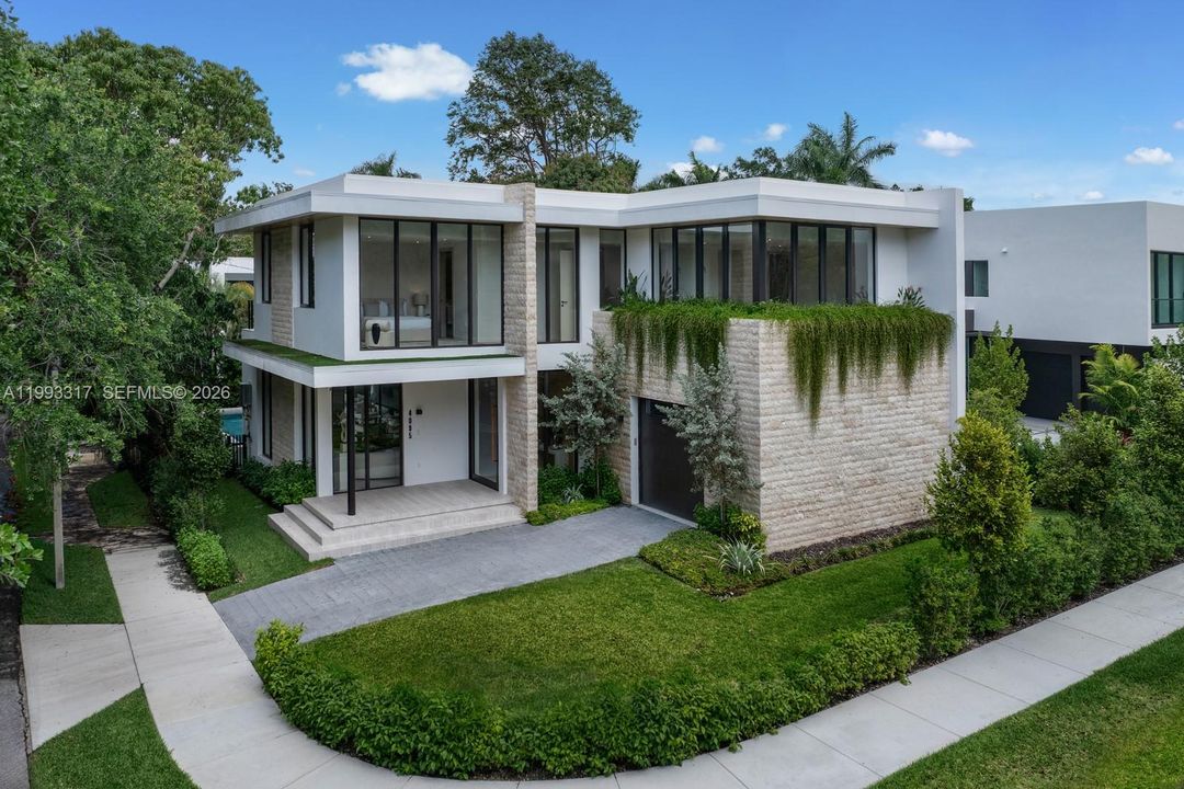 For Sale: $5,395,000 (5 beds, 5 baths, 3736 Square Feet)