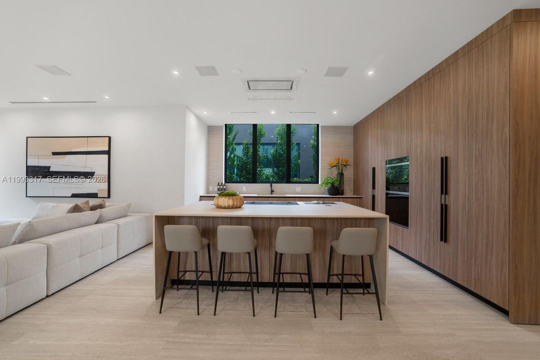 For Sale: $5,395,000 (5 beds, 5 baths, 3736 Square Feet)