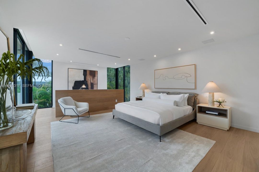 For Sale: $5,395,000 (5 beds, 5 baths, 3736 Square Feet)
