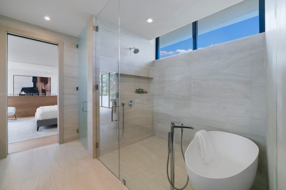 For Sale: $5,395,000 (5 beds, 5 baths, 3736 Square Feet)