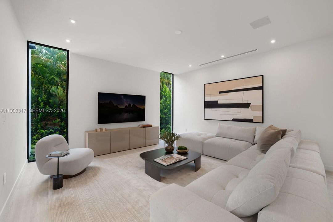 For Sale: $5,395,000 (5 beds, 5 baths, 3736 Square Feet)