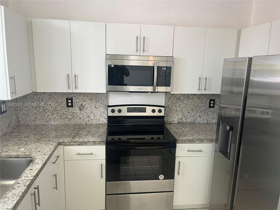 На продажу: $289,000 (4 спален, 3 ванн, 1423 Квадратных фут)