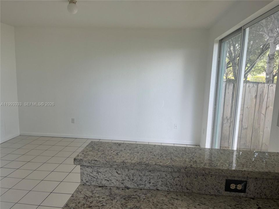 На продажу: $289,000 (4 спален, 3 ванн, 1423 Квадратных фут)