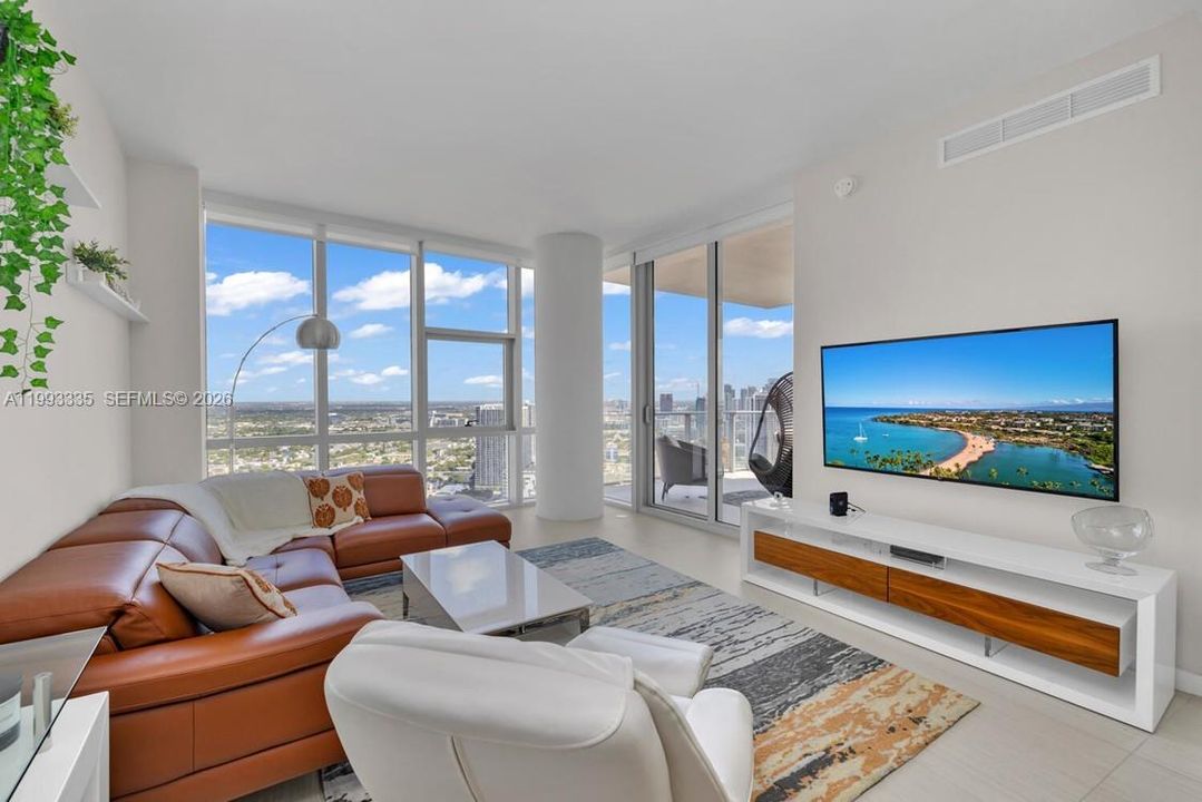 En Venta: $1,575,000 (3 camas, 4 baños, 2204 Pies cuadrados)