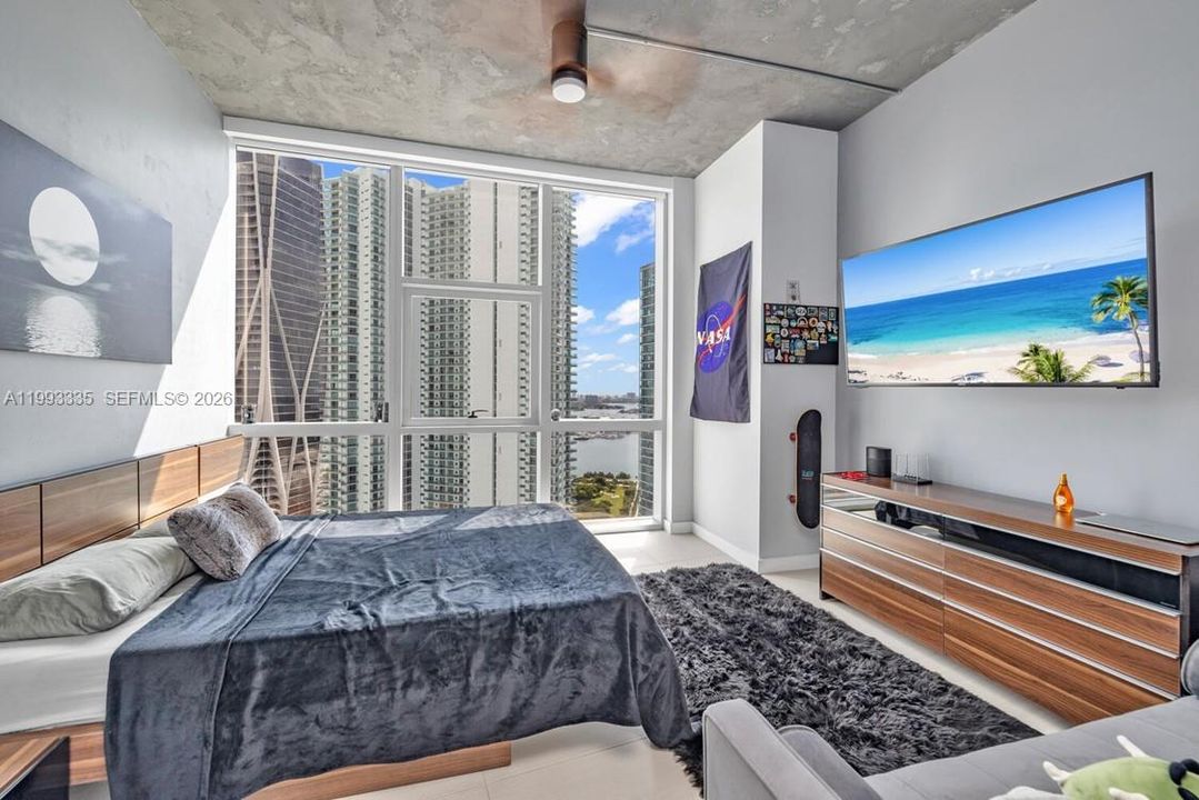 En Venta: $1,575,000 (3 camas, 4 baños, 2204 Pies cuadrados)