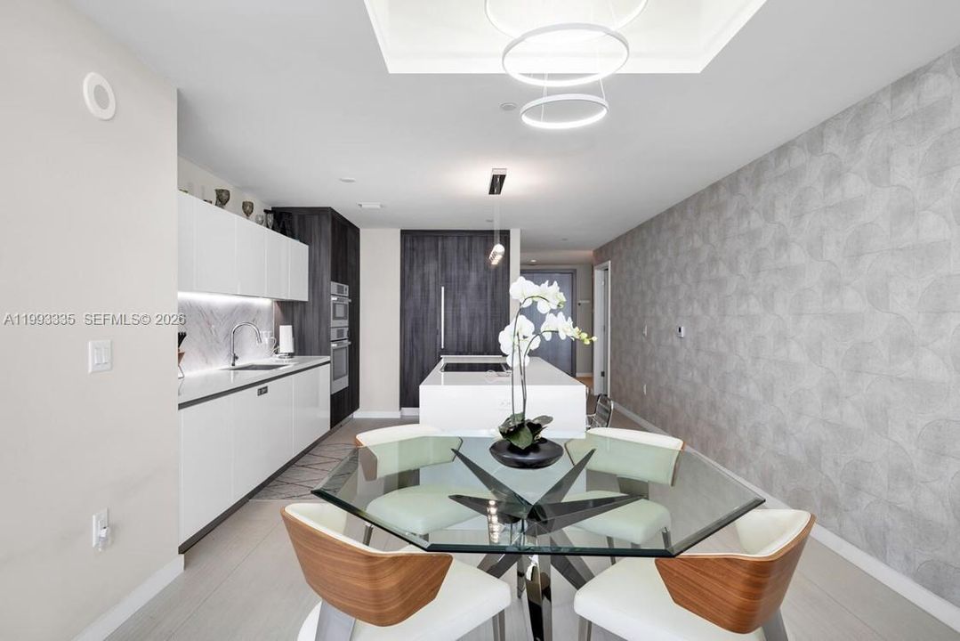 En Venta: $1,575,000 (3 camas, 4 baños, 2204 Pies cuadrados)