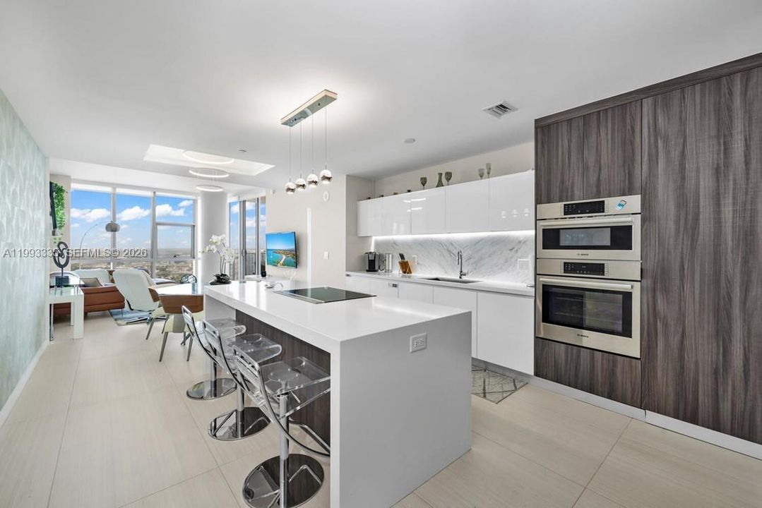 En Venta: $1,575,000 (3 camas, 4 baños, 2204 Pies cuadrados)