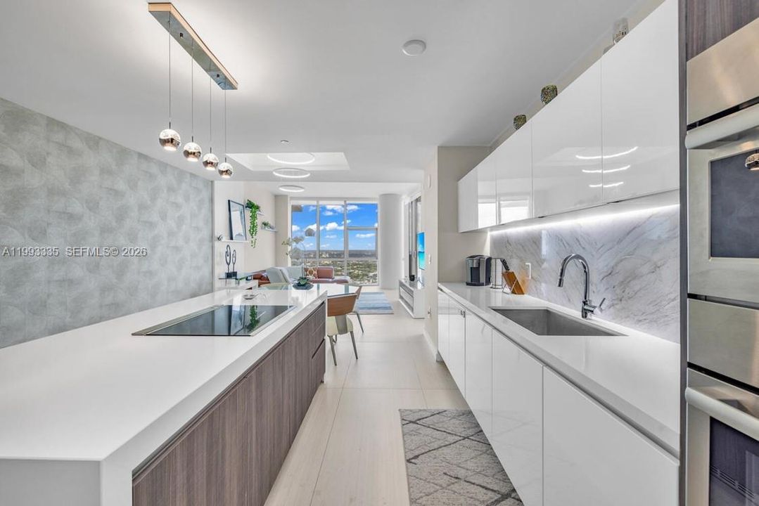 En Venta: $1,575,000 (3 camas, 4 baños, 2204 Pies cuadrados)