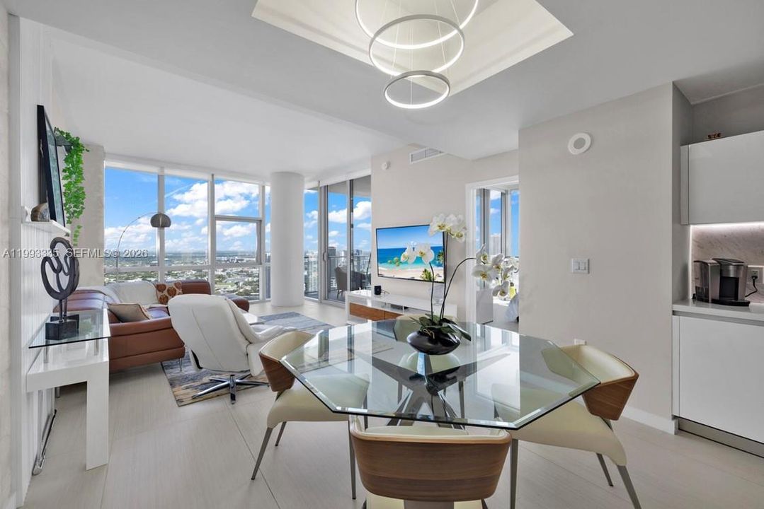 En Venta: $1,575,000 (3 camas, 4 baños, 2204 Pies cuadrados)