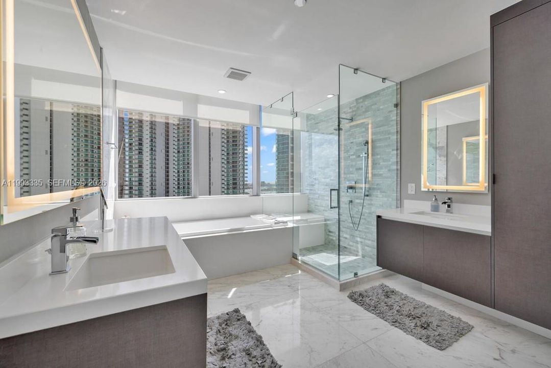 En Venta: $1,575,000 (3 camas, 4 baños, 2204 Pies cuadrados)