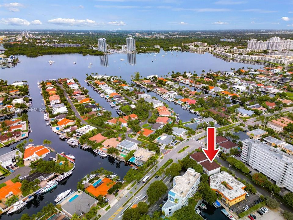 En Venta: $1,175,000 (3 camas, 3 baños, 2252 Pies cuadrados)