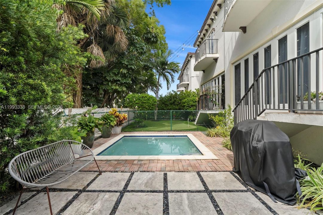 En Venta: $1,175,000 (3 camas, 3 baños, 2252 Pies cuadrados)