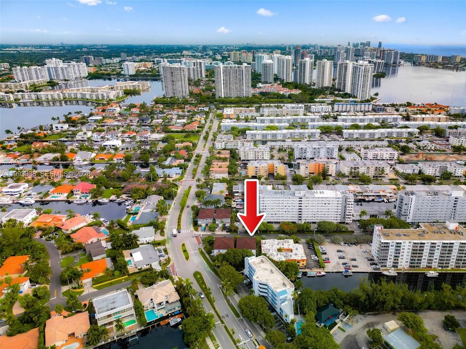 En Venta: $1,175,000 (3 camas, 3 baños, 2252 Pies cuadrados)