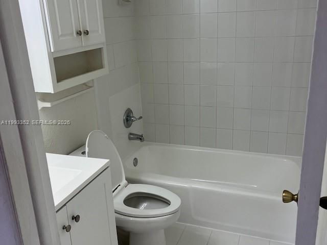 На продажу: $235,000 (2 спален, 2 ванн, 936 Квадратных фут)