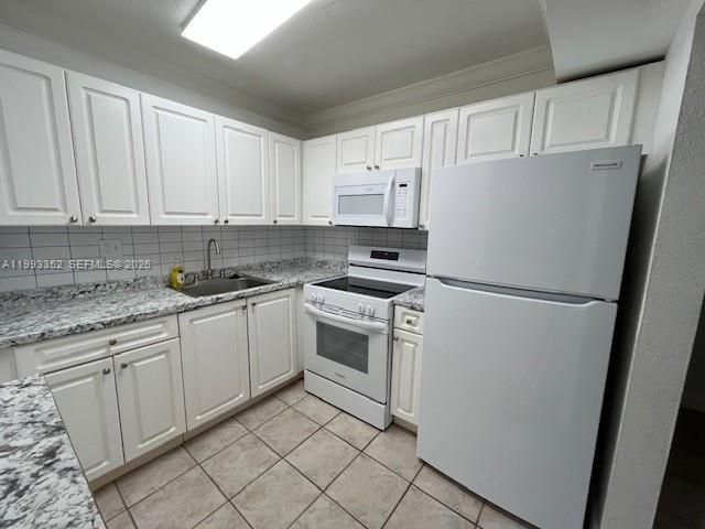 На продажу: $235,000 (2 спален, 2 ванн, 936 Квадратных фут)