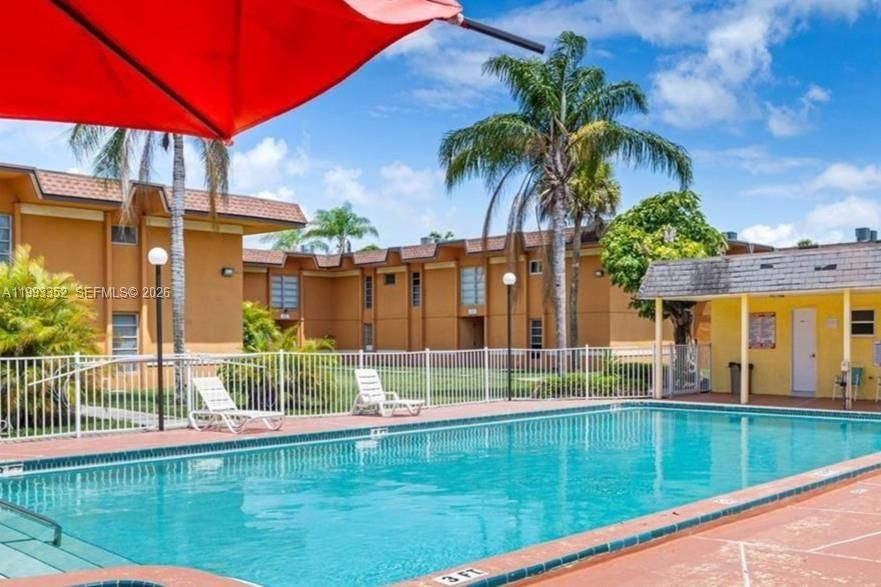 На продажу: $235,000 (2 спален, 2 ванн, 936 Квадратных фут)