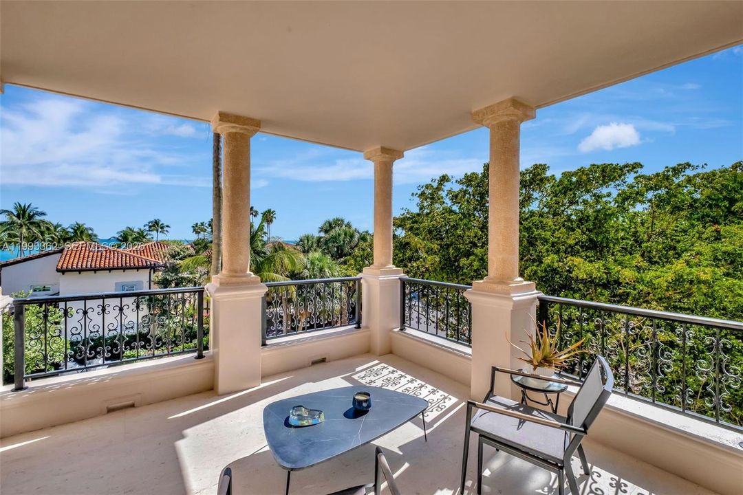 En Venta: $4,820,000 (3 camas, 3 baños, 2049 Pies cuadrados)