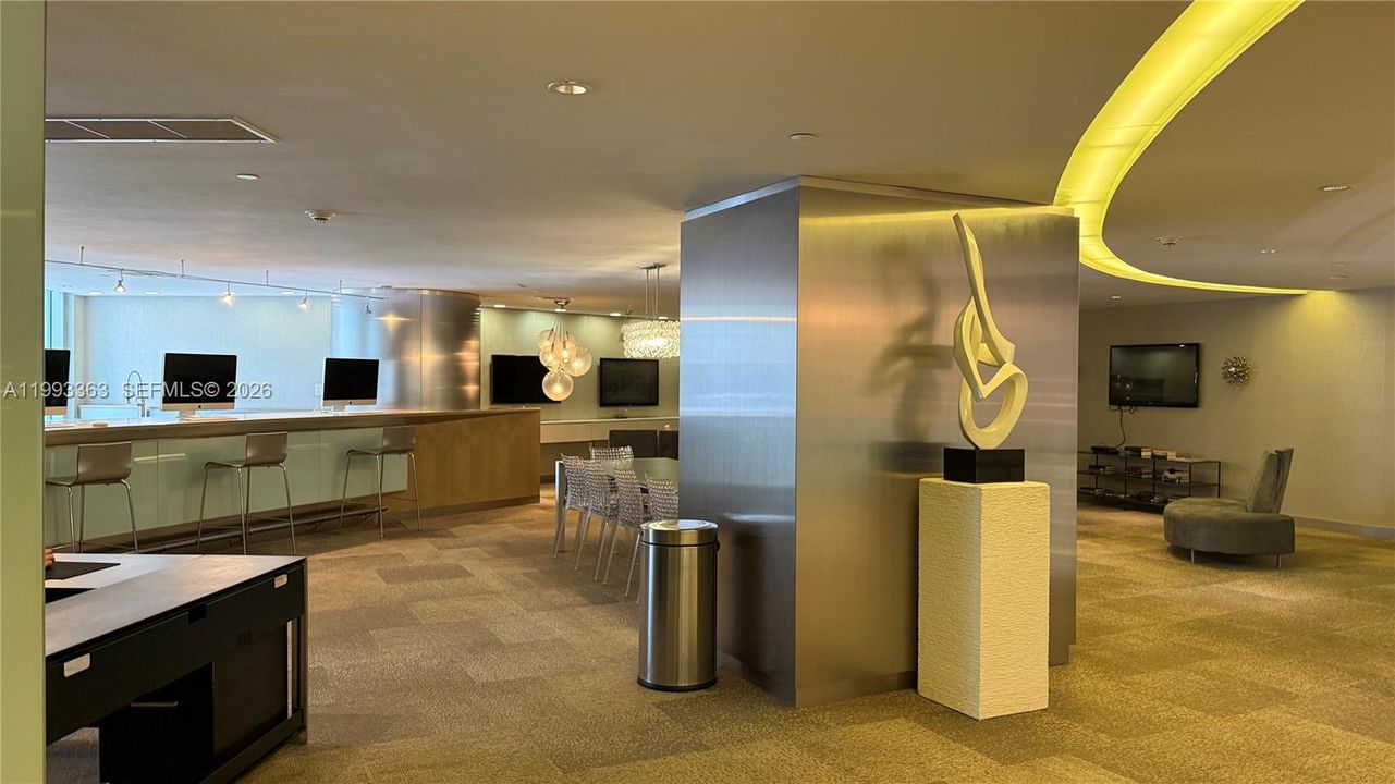 出租: $4,000 (2 贝兹, 2 浴室, 1340 平方英尺)