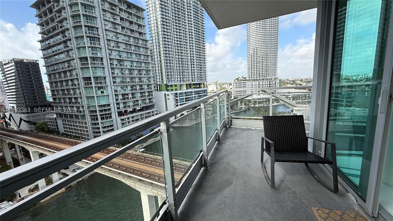 出租: $4,000 (2 贝兹, 2 浴室, 1340 平方英尺)