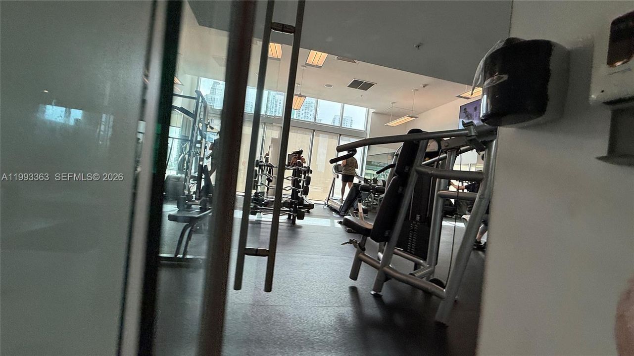 出租: $4,000 (2 贝兹, 2 浴室, 1340 平方英尺)