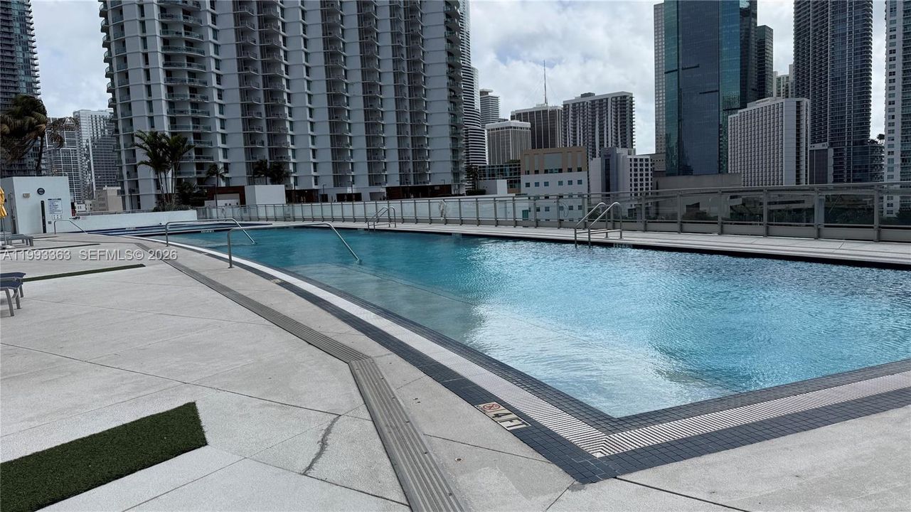 出租: $4,000 (2 贝兹, 2 浴室, 1340 平方英尺)