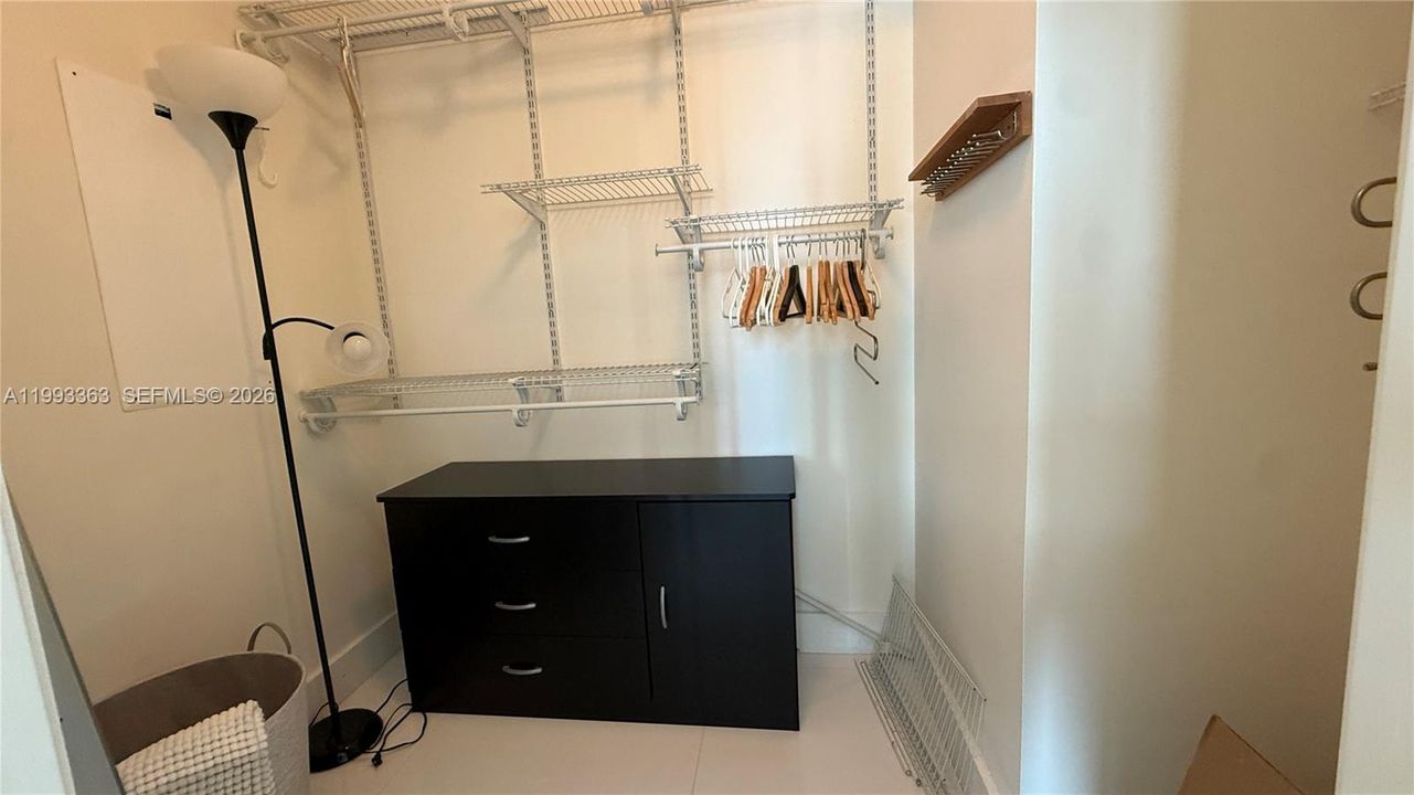 出租: $4,000 (2 贝兹, 2 浴室, 1340 平方英尺)