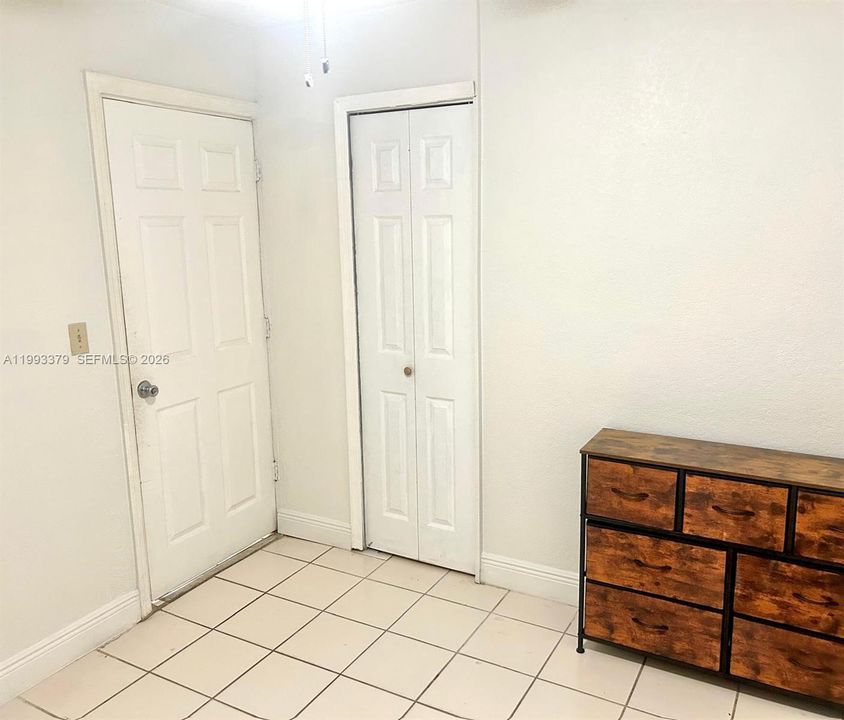 For Rent: $2,500 (2 beds, 1 baths, 750 Square Feet)